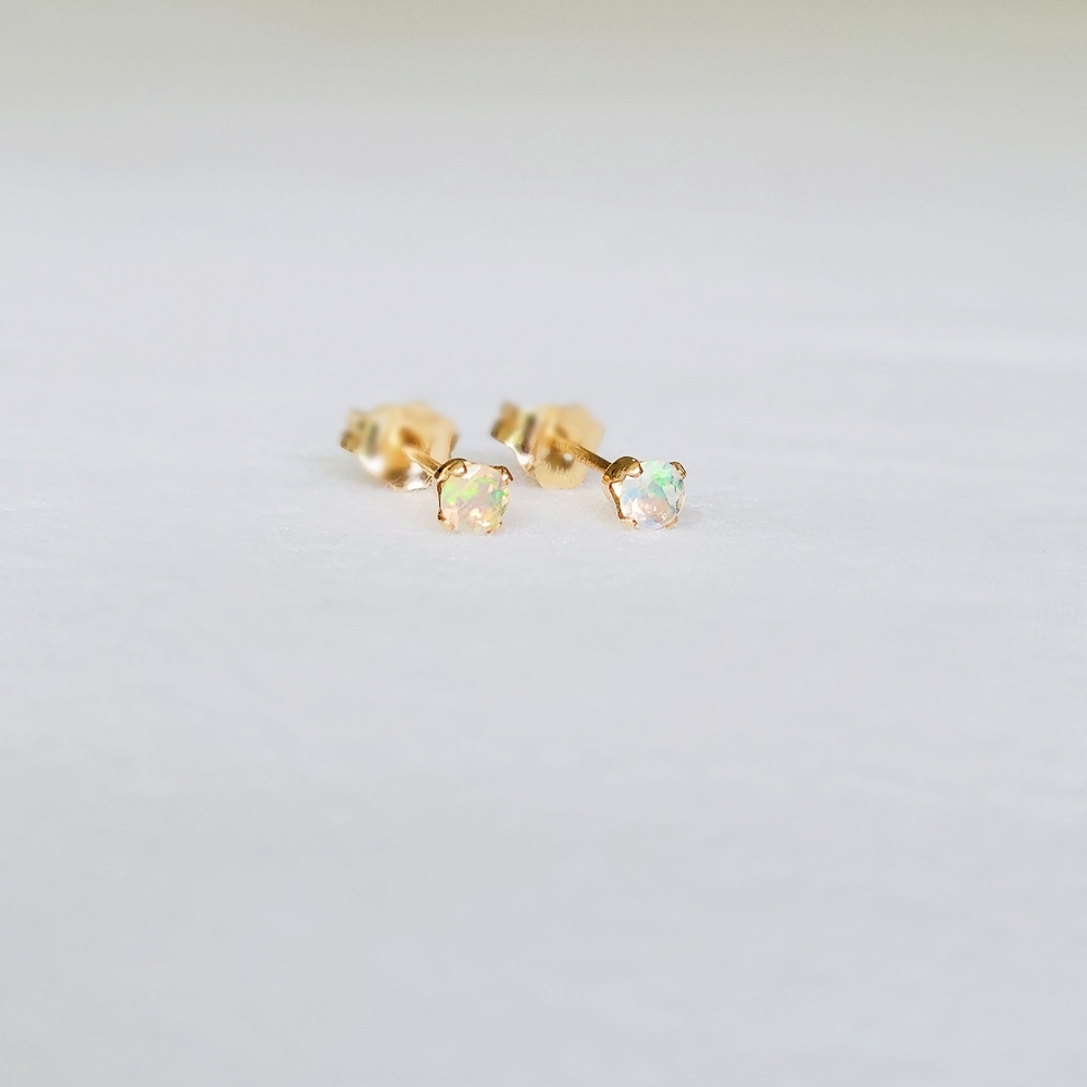 AAA Genuine Opal Studs 3MM